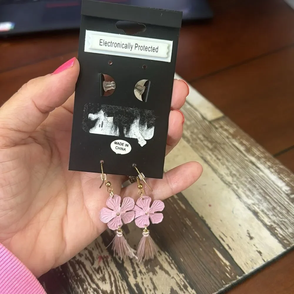 NWT Romeo + Juliet Couture 2-pr Earring Set Tassel & Resin
